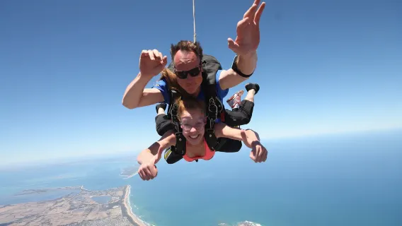 Paracadutismo a Melbourne: Centro città, St Kilda, Great Ocean Road, Yarra Valley [15.000 piedi + 60 secondi di caduta libera + attrezzatura base professionale · Istruttore professionale incluso]