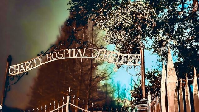 New Orleans Dead of Night Ghosts and Cemetery Bus Tour