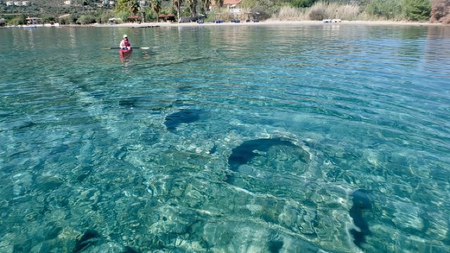 Морская экскурсия на каяках в Эпидавре – древний затонувший город.
