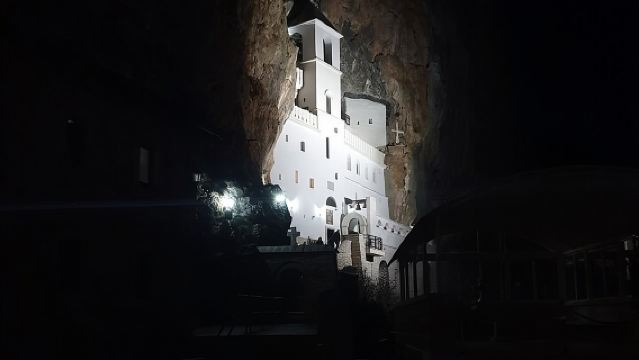 Tour privado en el Monasterio de Ostrog, Doclea y el Parque Natural Zeta