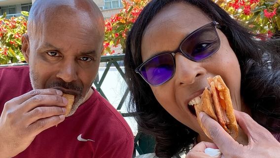 Toronto: St Lawrence Market Food Tour with 6 Food Tastings