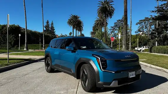 Private Tour of Los Angeles in a SUV with Experienced Guide