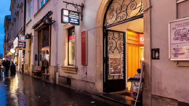 Concerto per Pianoforte di Chopin alla Galleria Chopin con un Calice di Vino