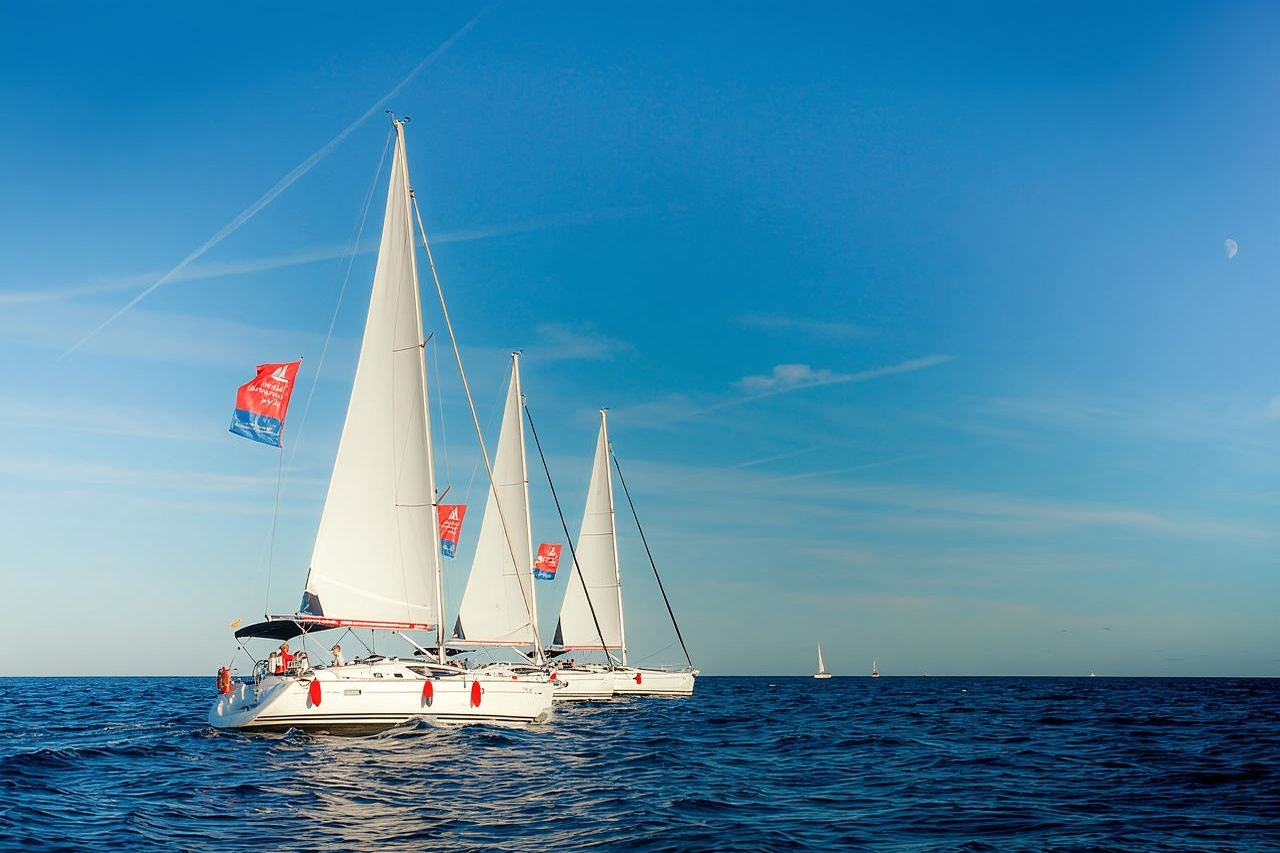 Barcelona: Sailing Tour with Spanish Tapas and Drinks