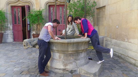Paris: Marais without crowds. Guided Tour.