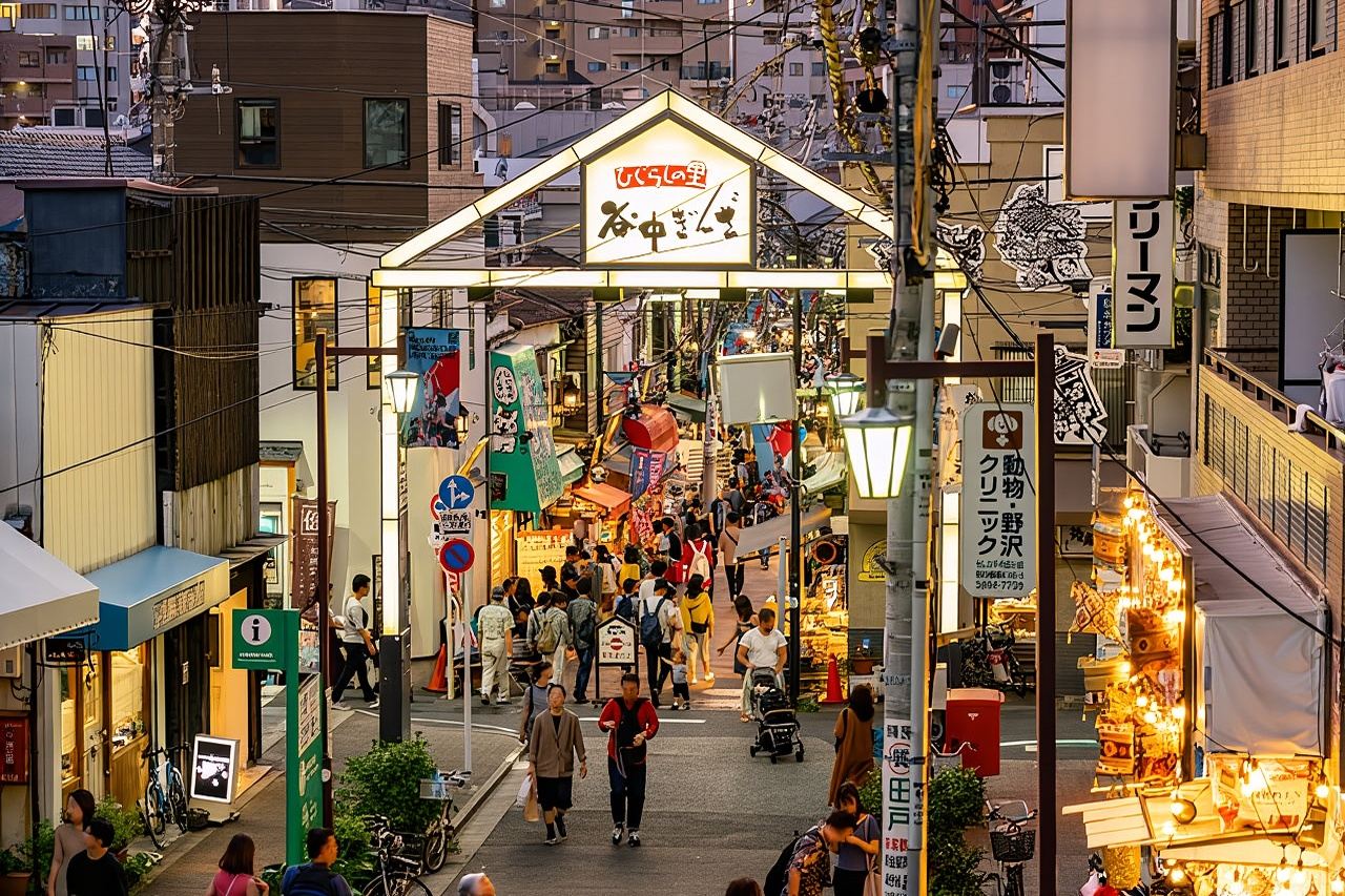 Tokio Spaziergang durch die historischen Einkaufsstraßen von Yanaka