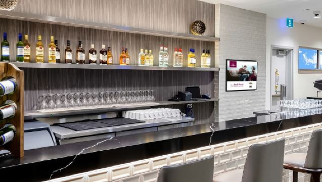 Servicio de Sala VIP Plaza Premium Lounge en el Aeropuerto Internacional Toronto Pearson | Experiencia en sala VIP para tránsito | Experiencia de 3/6 horas con comida y bebida