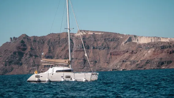 Santorini, Greece: Comfortable Catamaran Cruise (Aegean Sea/BBQ Meal/Group of 50)