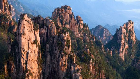 Huangshan Scenic Area and Xihai Grand Canyon Private Guided Day Tour from Huangshan