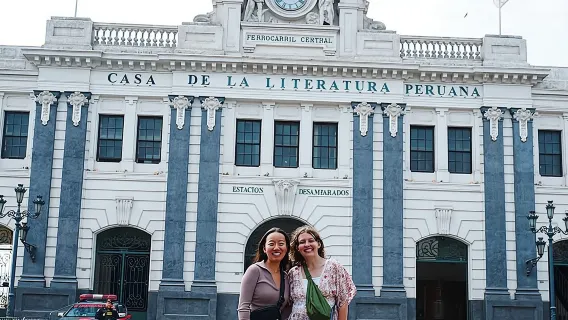 리마를 탐험하세요: 러브 파크, 역사 지구, 지하 묘지.
