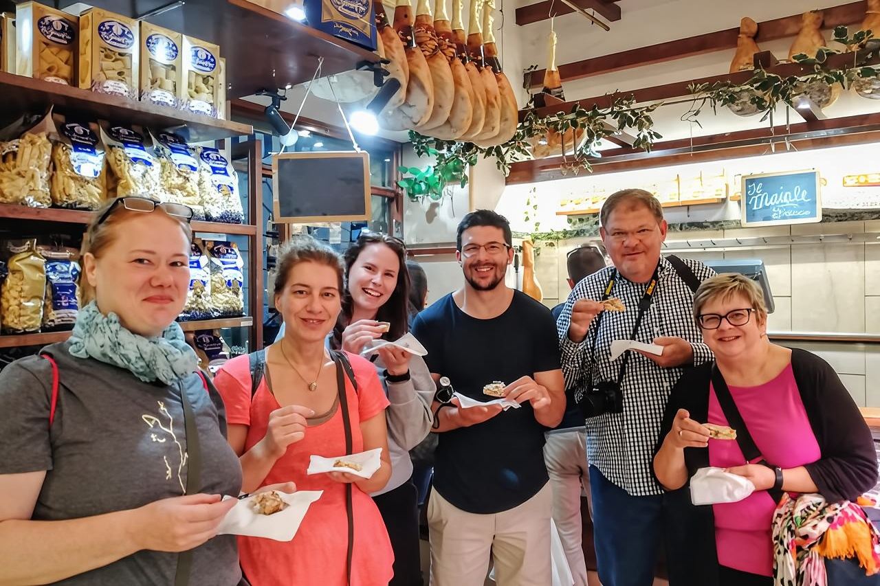 Budget-friendly Street Food Tour of Trastevere Quarter Smaller Group