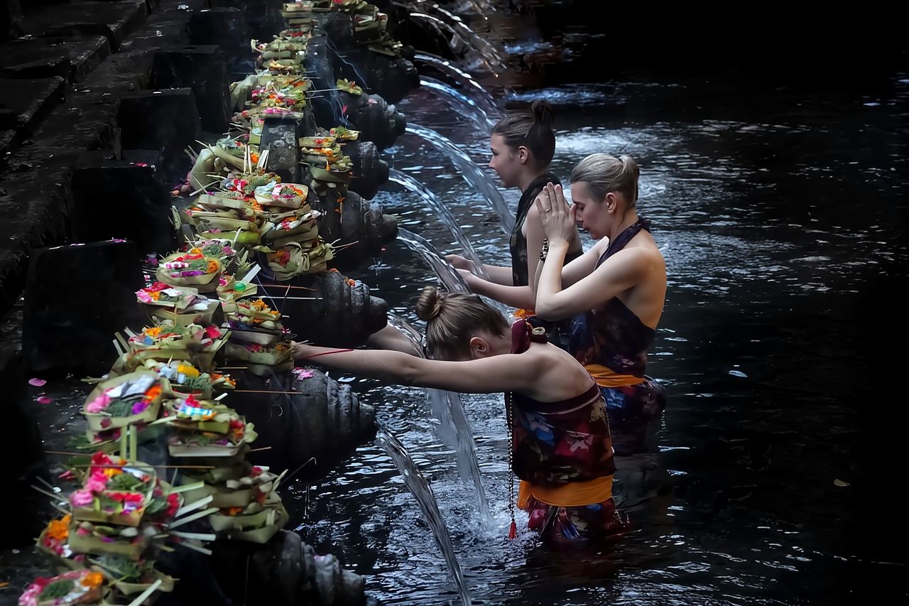 Tour del Tempio di Tirta Empul con purificazione spirituale - Trasferimento opzionale