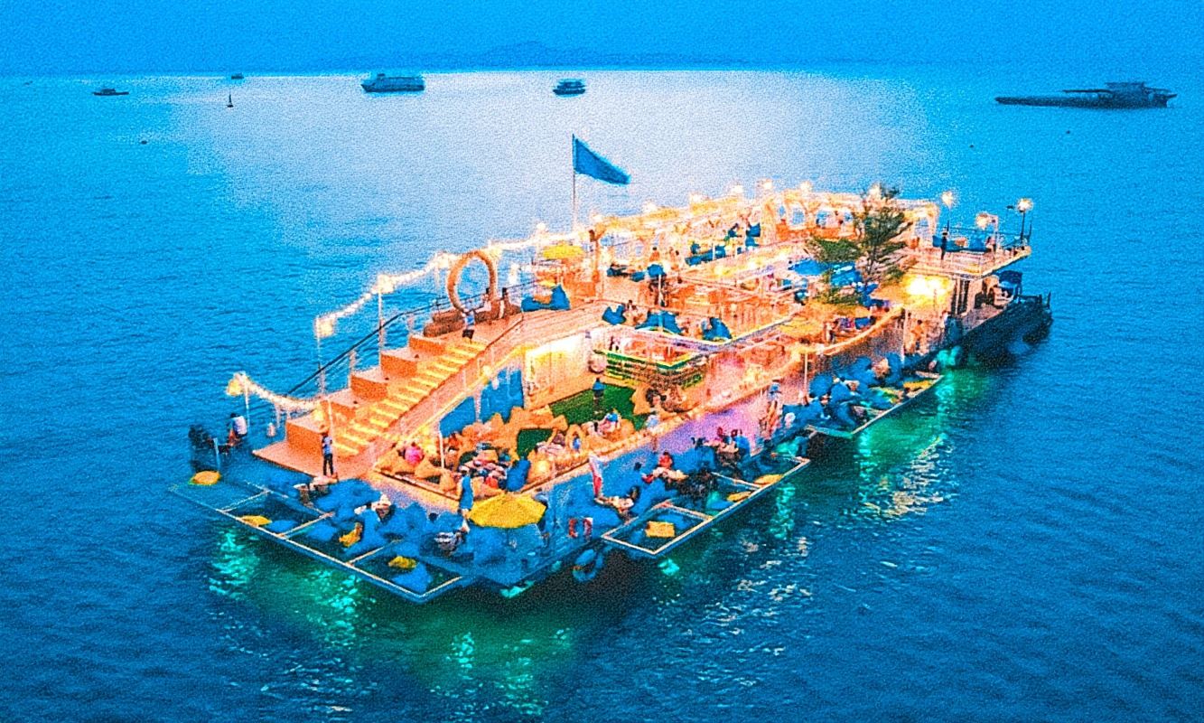 พัทยา Tappia Floating คาเฟ่กลางทะเล ตกปลาหมึกยามค่ำคืน ชมพระอาทิตย์ตก