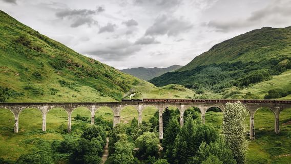 ทัวร์พร้อมไกด์ Glenfinnan, Mallaig และ Loch Ness เต็มวันจากอินเวอร์เนส