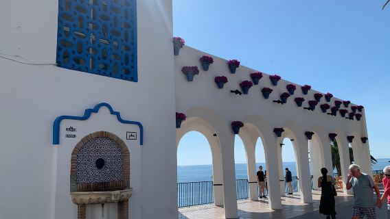 tour 1 ngày từ Malaga, Tây Ban Nha, bao gồm Hang động Nerja, Nerja và Frisiliana.
