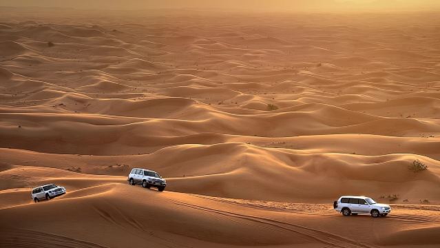 Safari Gurun Dubai, Dune Bashing, Naik Unta, Sandboarding & BBQ