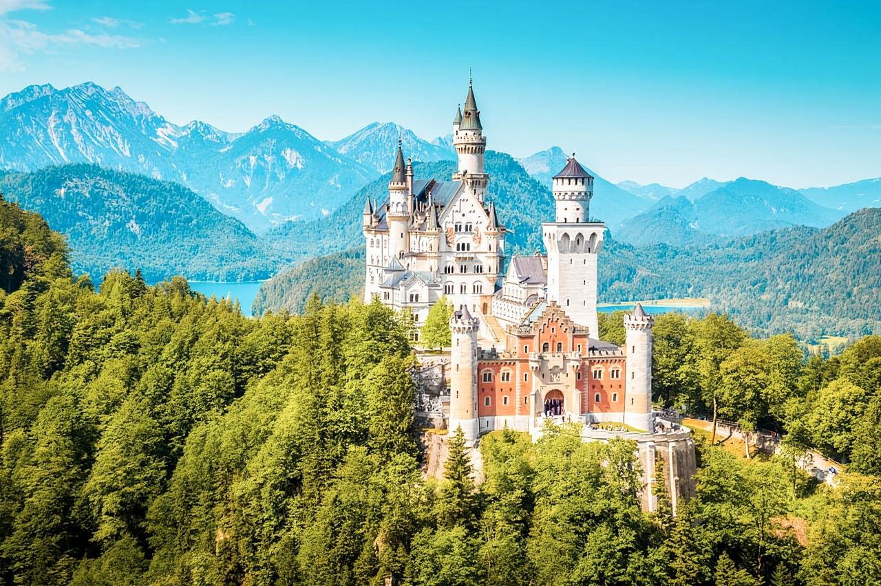 From Munich: Premium Neuschwanstein Castle & Linderhof Tour