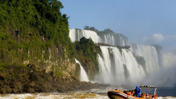 Argentinean Falls with Gran Aventura Boat Tour