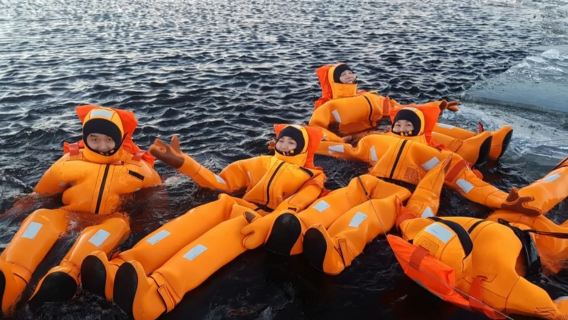 Finland: Terapung di Ais Artik & Pelancaran Cahaya Utara | Berlepas dari Rovaniemi | Pakej berkumpulan