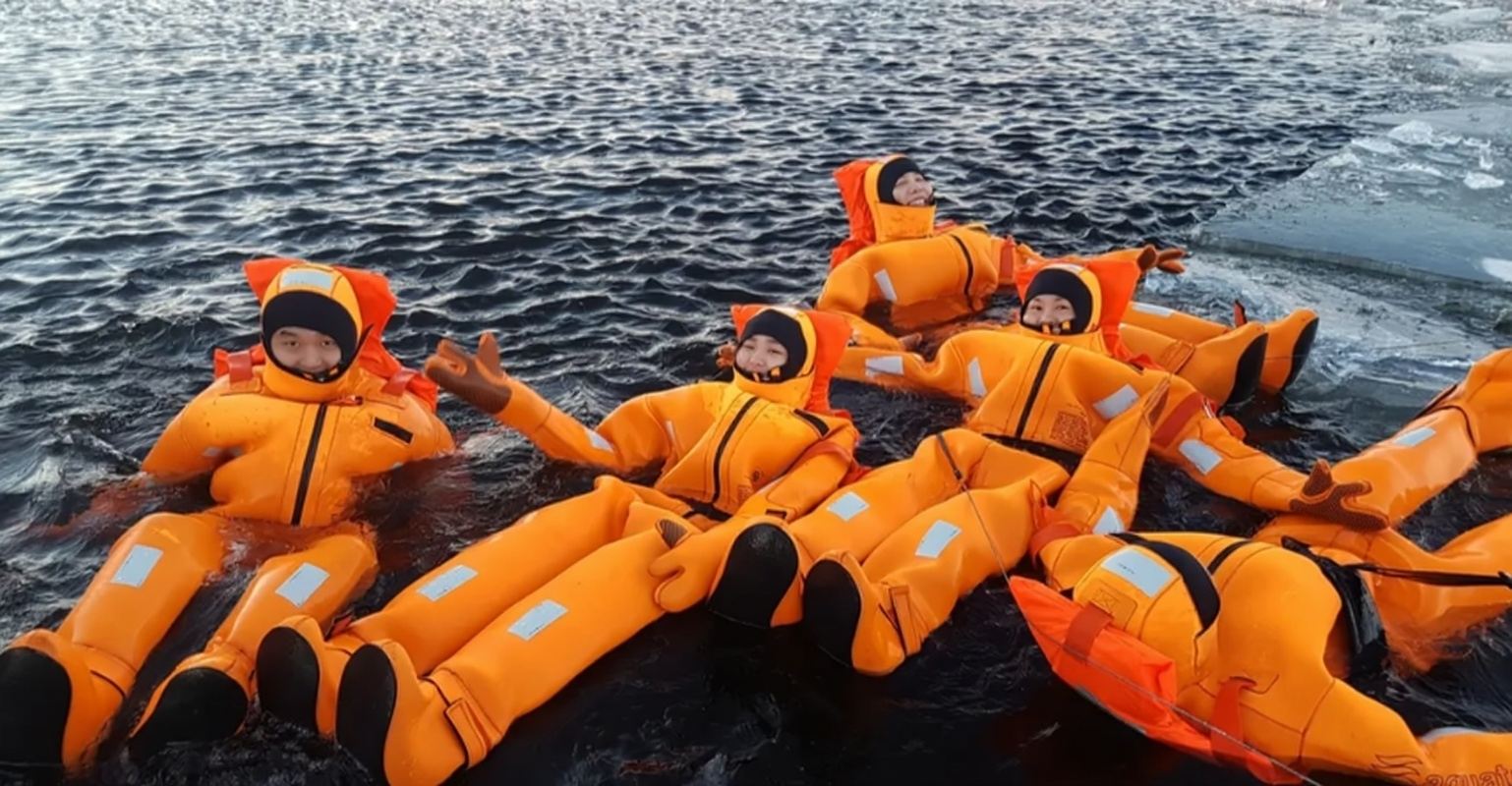 Finlandia: Galleggiamento sul ghiaccio artico & tour dell'aurora boreale | Partenza da Rovaniemi | tour di gruppo※