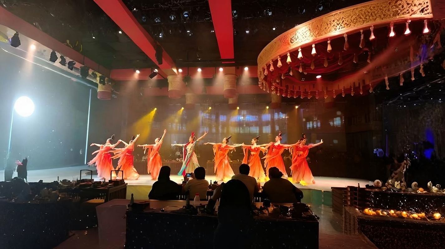 Chengdu Shu Kingdom Palace Banquet: Journey through a thousand years of Shu culture and savor the elegance and charm of the imperial court.