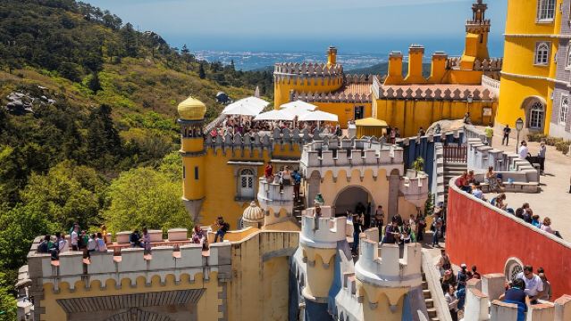 ทัวร์กลุ่มเล็ก ซิงตรา: พระราชวังเปนา (ภายในและสวน) กาสกายส์