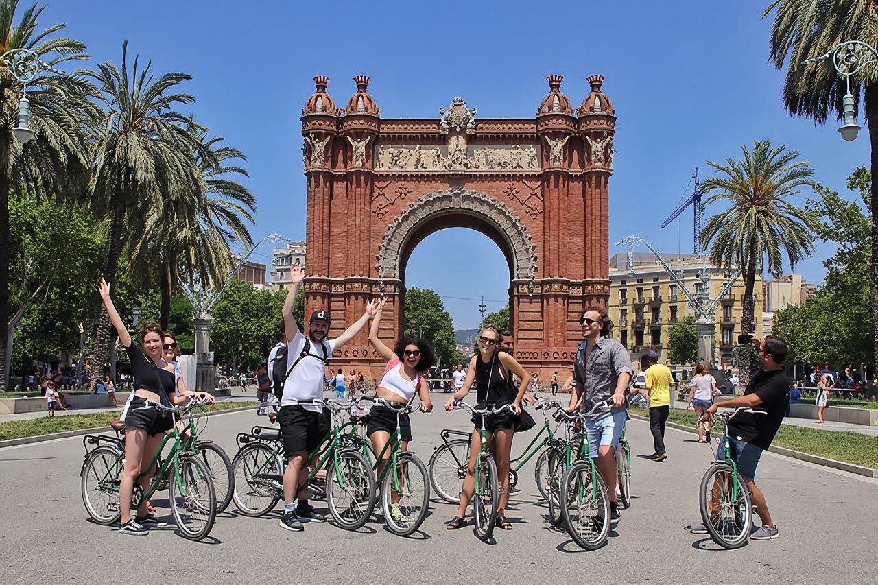Barcelona 3-hour Bike Tour: Highlights and Hidden Gems
