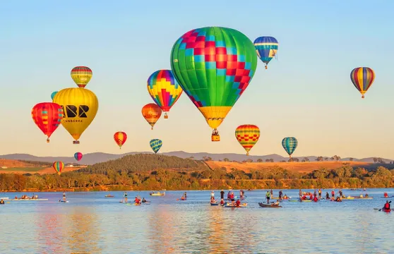 坎培拉熱氣球1小時體驗清晨觀日出【市區來回接送+贈慶祝香檳+飛行證書+可選早餐/御風飛行超浪漫】