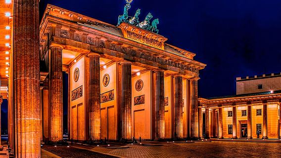 ทัวร์วันเดียว/ทัวร์หลายวัน บวร์ก ไรชส์ทาค พิพิธภัณฑ์ประวัติศาสตร์เยอรมัน และพิพิธภัณฑ์ DDR