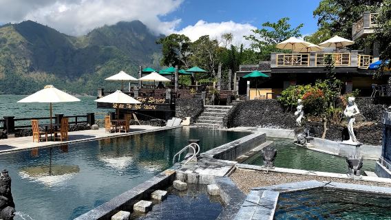 Mount Batur schwarze Lavalandschaft Radfahren-Tour