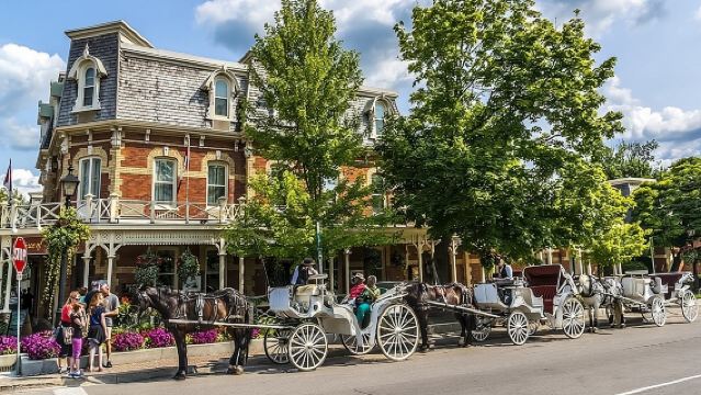 ทริปวันเดียวจากโตรอนโตไปน้ำตกไนแอการาพร้อมบริการเข้างานด่วนเรือ