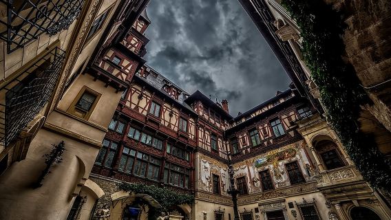 Dracula's Castle, Brasov and Peles Full-Day Tour from Bucharest