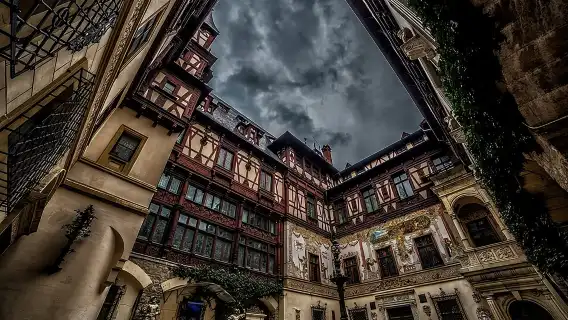 Dracula's Castle, Brasov and Peles Full-Day Tour from Bucharest