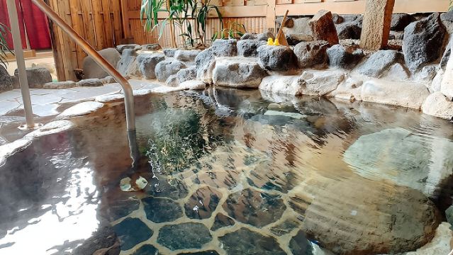 Tattoo-friendly open-air Onsen & drink