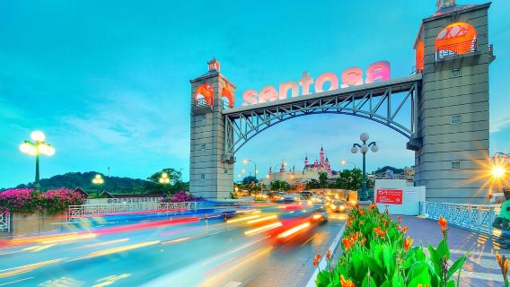 Discover Sentosa in Singapore and enjoy the sunshine and beaches