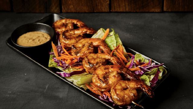 ケアンズ：夕暮れ時の水族館ガイドツアーと3コースディナー