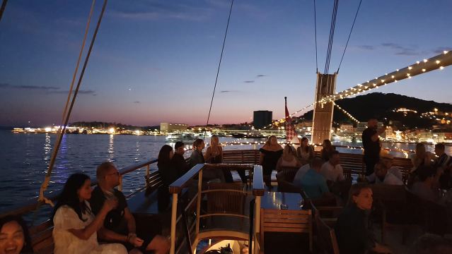 精品夕陽郵輪之旅＋現場音樂與飲品