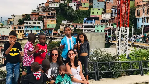 Comuna 13 Graffiti Tour And Enjoy Photos y Videos with Dron