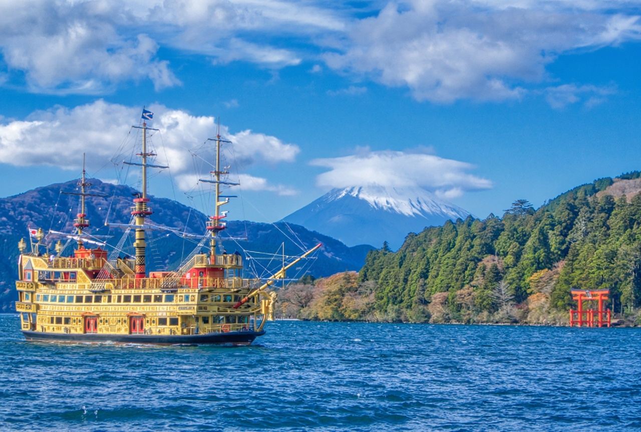 Hakone Shrine + Owakudani + Gotemba Premium Outlets 1-day tour