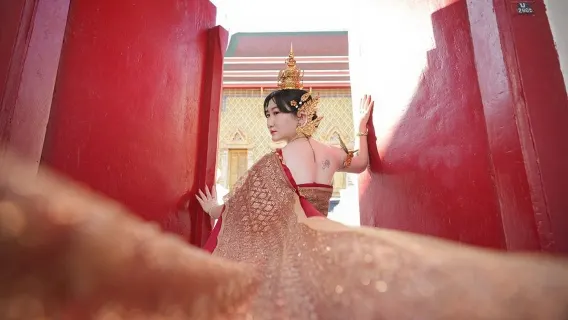 Thailändische traditionelle Kleidung zum Mieten [inklusive Make-up und Frisur / optional mit Fotoshooting / Gruppenpakete verfügbar / kostengünstiges Thai-Kostüm-Fotoshooting]