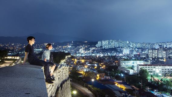 Seoul moonlight walking tour with local historian