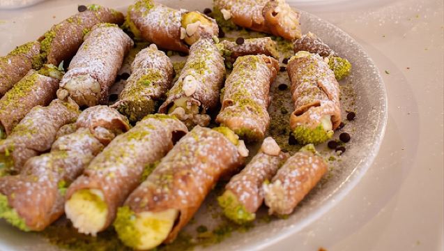 Clase de elaboración de cannoli en Taormina