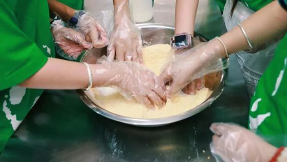 Panda-Studie: Erfahren Sie mehr über das Leben der Großen Pandas und erleben Sie die Papierherstellungstechnik von Qingtuan