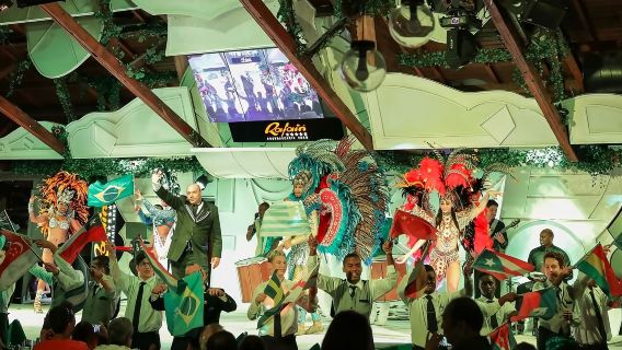 Pertunjukan Makan Malam Rafaen di Air Terjun Iguazu di Argentina
