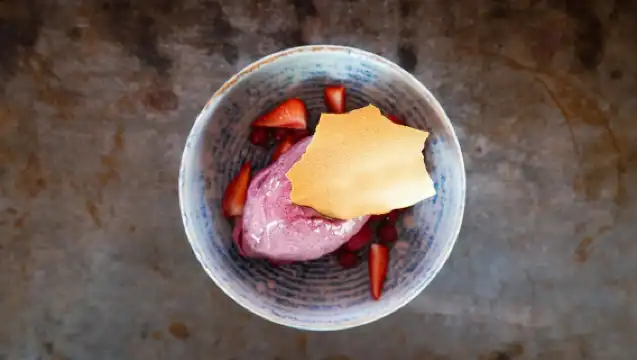 Paris Seine River Dinner Cruise with Live Music by Bateaux Mouches