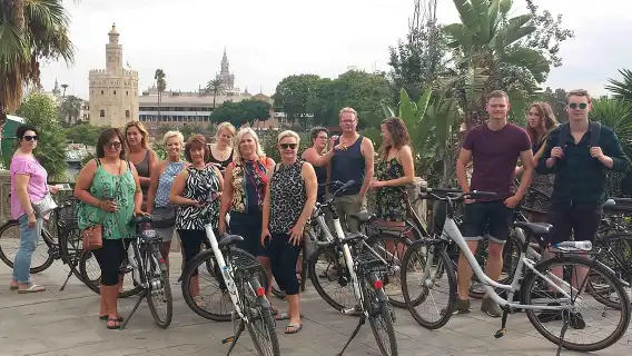 ทัวร์จักรยานพร้อมไกด์ 3 ชั่วโมงตามสถานที่สำคัญของเซบียา