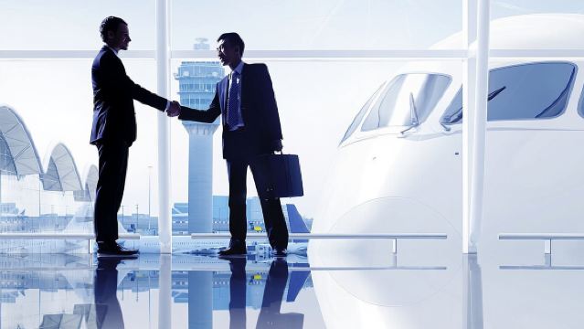 Schnellabfertigung (beschleunigte Ankunft) & kostenloser Transfer zum Hotel/Airbnb