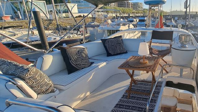 Porto: Tour in Yacht di Lusso sul Fiume Douro - Al Tramonto o di Giorno