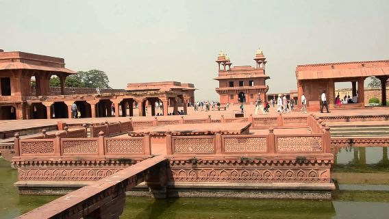 Agra: Guided Fatehpur Sikri Trip with Tasting Experience