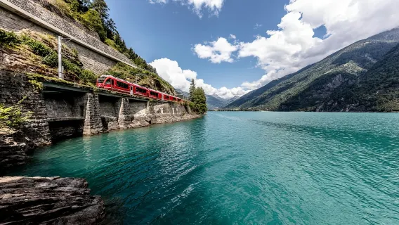 Desde Milán: Excursión de un día en tren Bernina a Tirano y St. Moritz